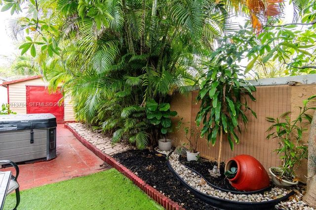 7411 W 33rd Ave, Hialeah, FL 33018