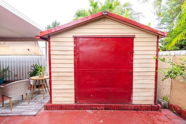 7411 W 33rd Ave, Hialeah, FL 33018