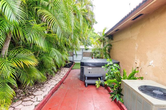 7411 W 33rd Ave, Hialeah, FL 33018