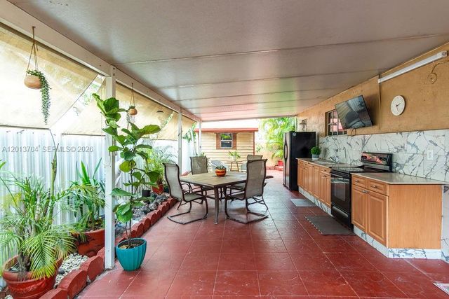 7411 W 33rd Ave, Hialeah, FL 33018