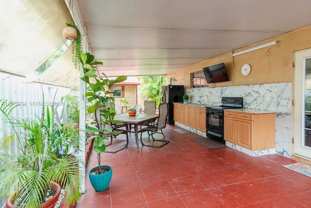 7411 W 33rd Ave, Hialeah, FL 33018