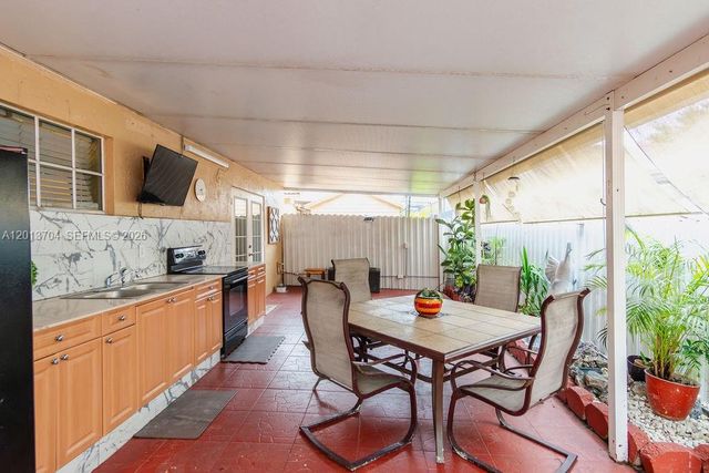 7411 W 33rd Ave, Hialeah, FL 33018