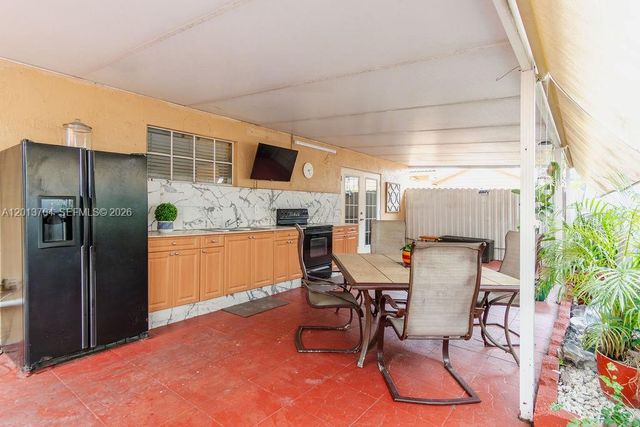 7411 W 33rd Ave, Hialeah, FL 33018