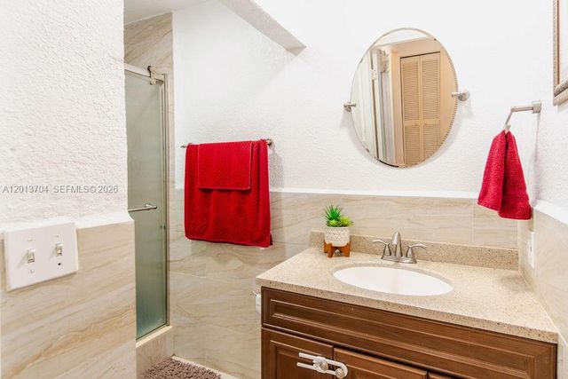7411 W 33rd Ave, Hialeah, FL 33018