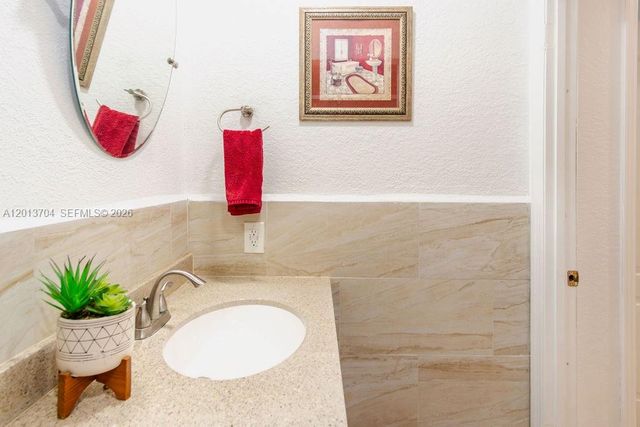 7411 W 33rd Ave, Hialeah, FL 33018