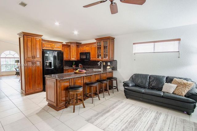 7411 W 33rd Ave, Hialeah, FL 33018