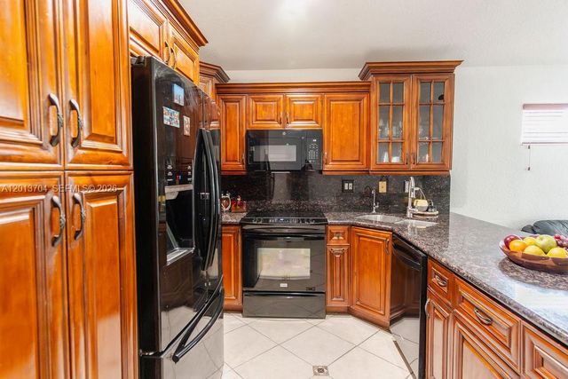 7411 W 33rd Ave, Hialeah, FL 33018
