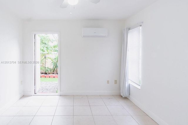 7411 W 33rd Ave, Hialeah, FL 33018