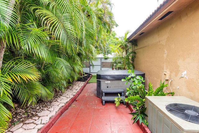 7411 W 33rd Ave, Hialeah, FL 33018
