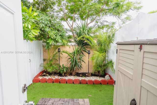 7411 W 33rd Ave, Hialeah, FL 33018