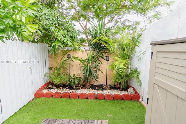 7411 W 33rd Ave, Hialeah, FL 33018