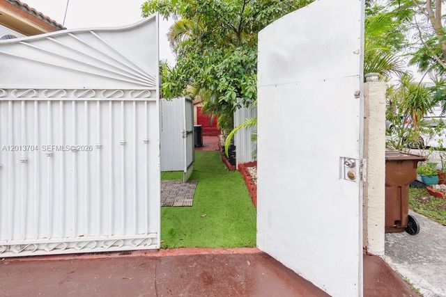7411 W 33rd Ave, Hialeah, FL 33018