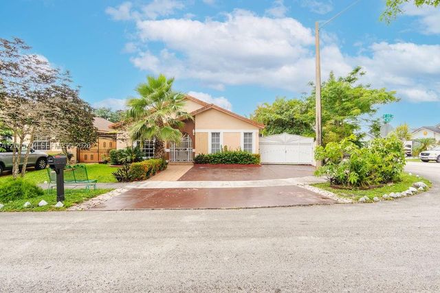 7411 W 33rd Ave, Hialeah, FL 33018