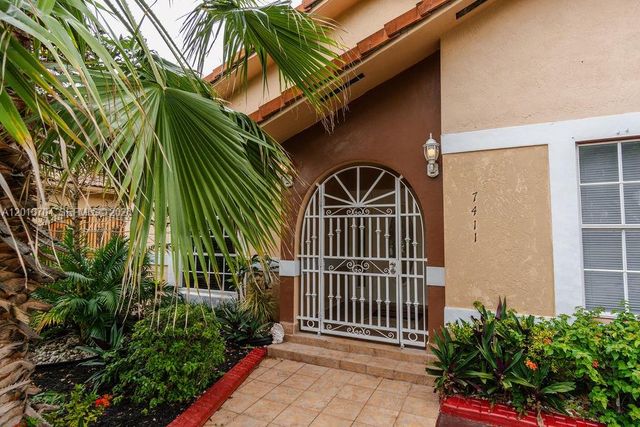 7411 W 33rd Ave, Hialeah, FL 33018