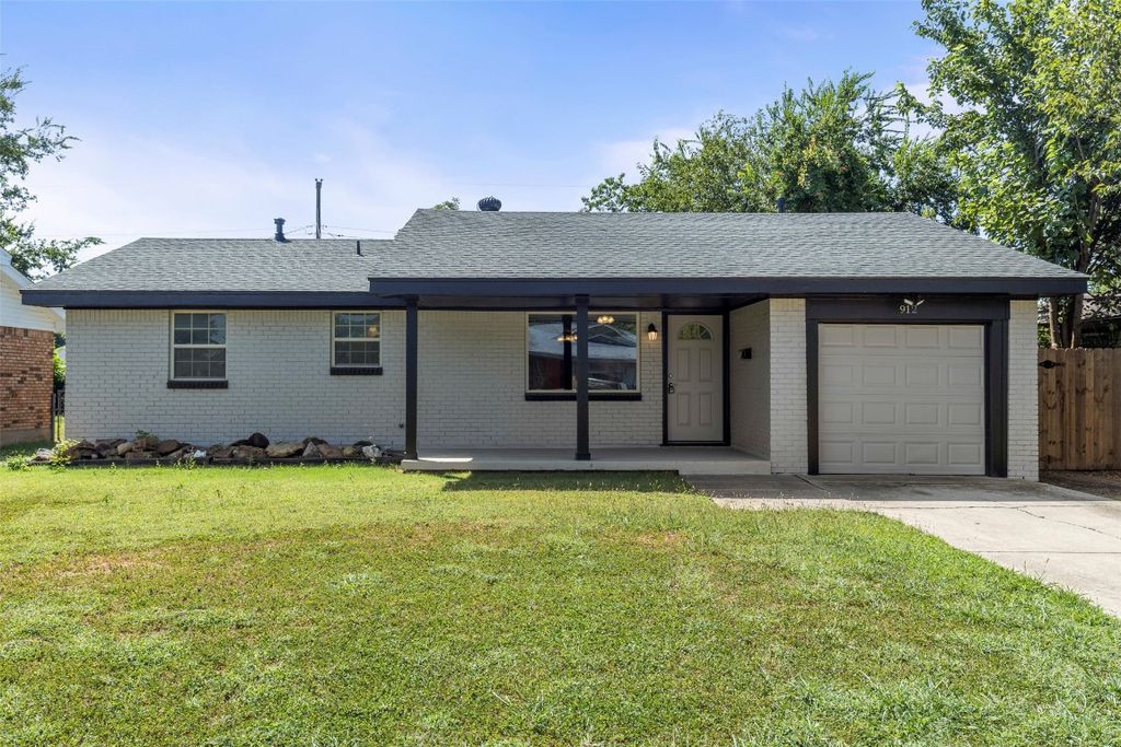 912 SW 1st Street, Moore, OK 73160