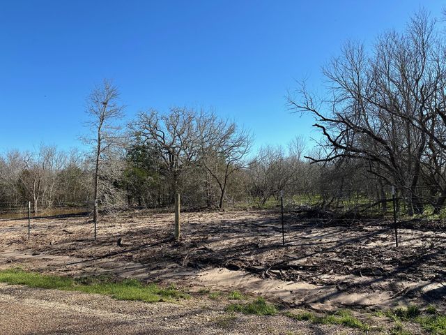 8307 Jeddo RD, Waelder, TX 78959