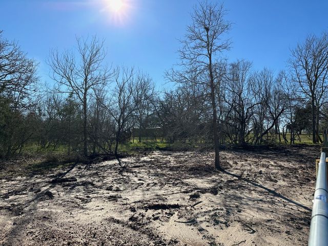 8307 Jeddo RD, Waelder, TX 78959