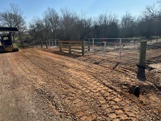 8307 Jeddo RD, Waelder, TX 78959