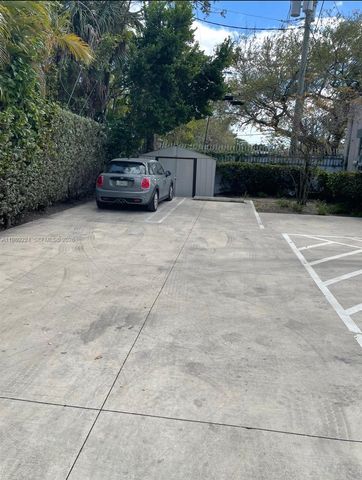 7111 Biscayne Blvd, Miami, FL 33138