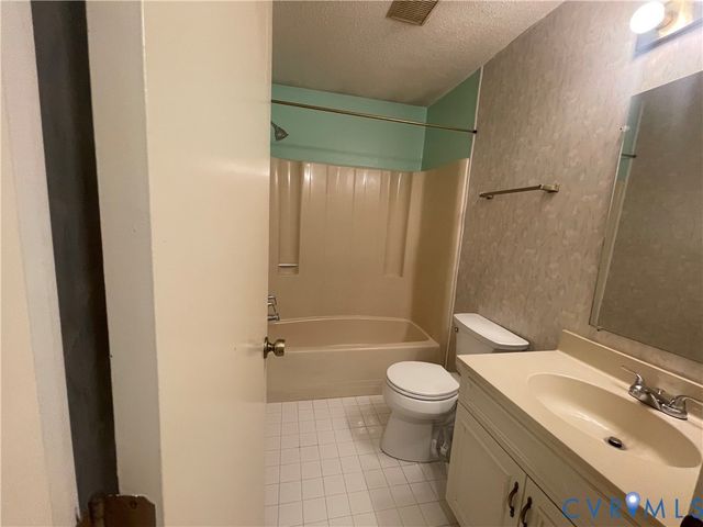 3008 W Grant St, Hopewell, VA 23860