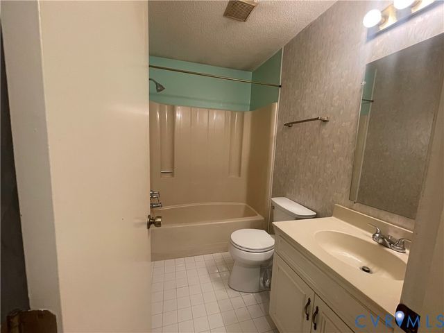 3008 W Grant St, Hopewell, VA 23860