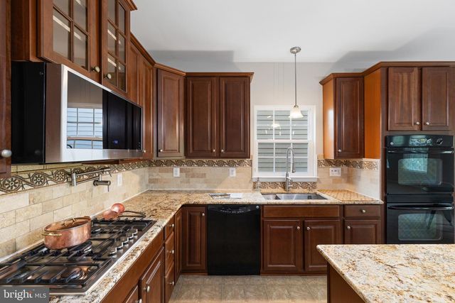 1100 WRIGHT CT, Fredericksburg, VA 22401