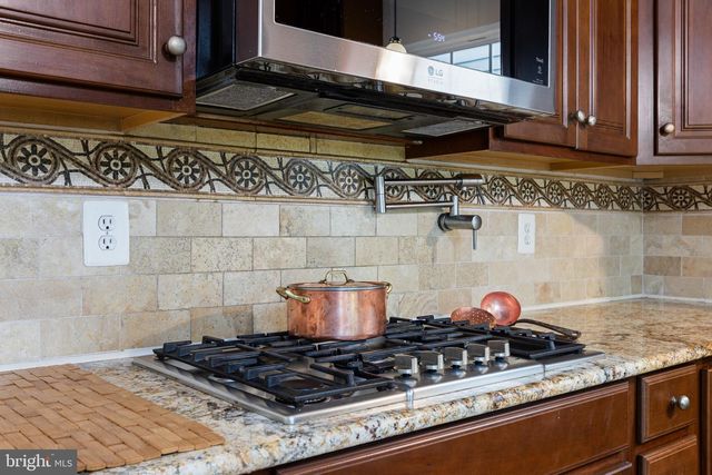 1100 WRIGHT CT, Fredericksburg, VA 22401