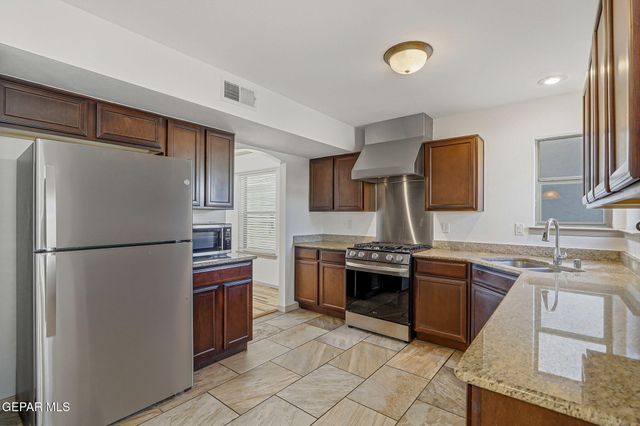 6524 Latimer Place, El Paso, TX 79932