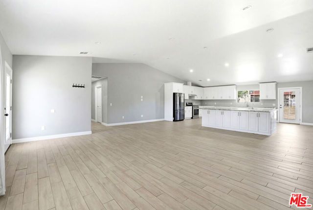 18060 Walnut Street, Hesperia, CA 92345