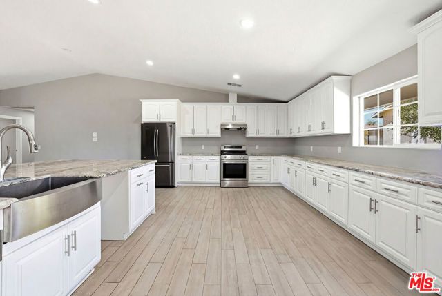 18060 Walnut Street, Hesperia, CA 92345