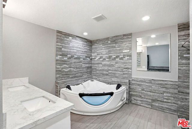 18060 Walnut Street, Hesperia, CA 92345