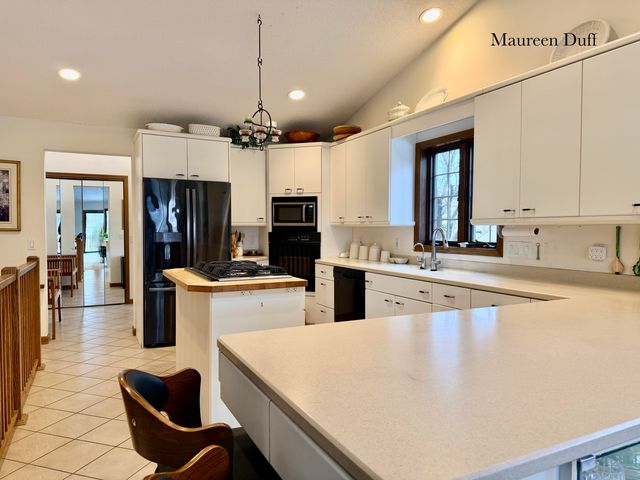 1554 E Harbour Towne Circle 73, Muskegon, MI 49441
