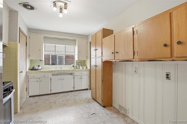 19946 Robson Street, Detroit, MI 48235