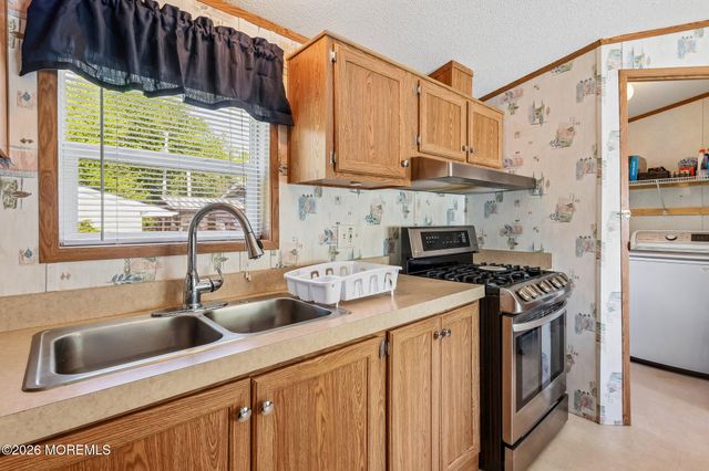 9 Kay Lane 9, Howell, NJ 07731