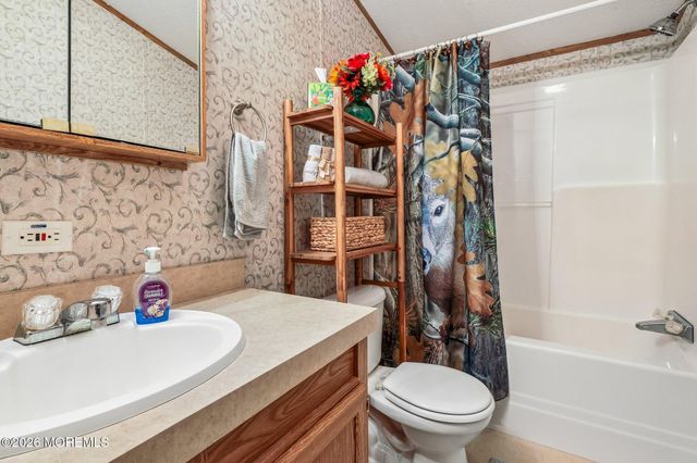 9 Kay Lane 9, Howell, NJ 07731