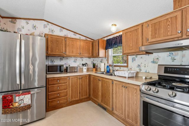 9 Kay Lane 9, Howell, NJ 07731