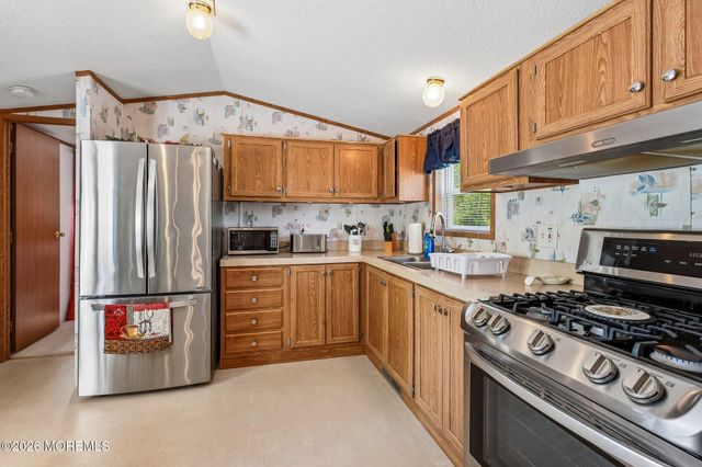9 Kay Lane 9, Howell, NJ 07731