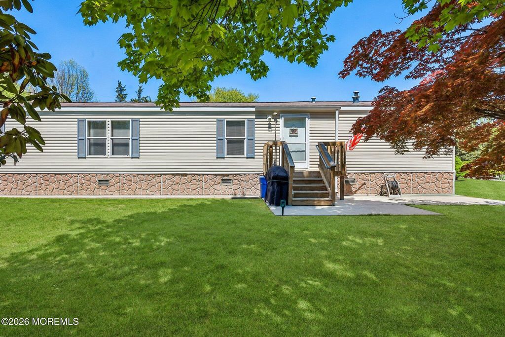 9 Kay Lane 9, Howell, NJ 07731