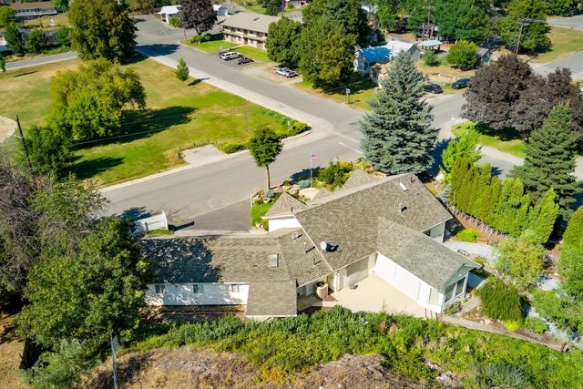 160 E 7th Ave, Colville, WA 99114