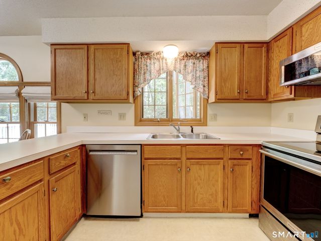 45 Wapping Wood Road, Ellington, CT 06029