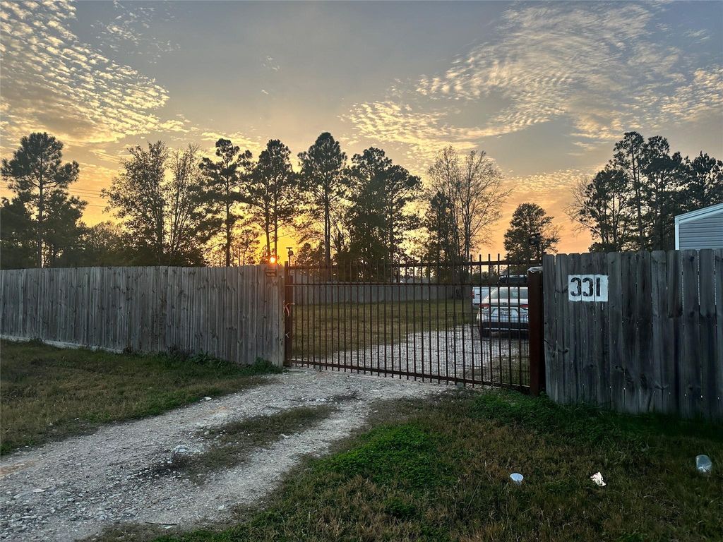 321 Road 5201, Cleveland, TX 77327