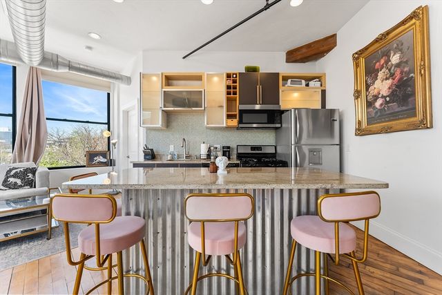 281 Essex St 306, Salem, MA 01970