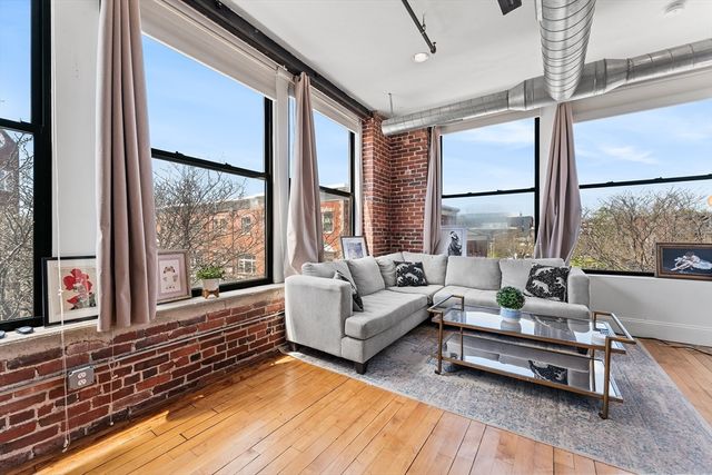 281 Essex St 306, Salem, MA 01970