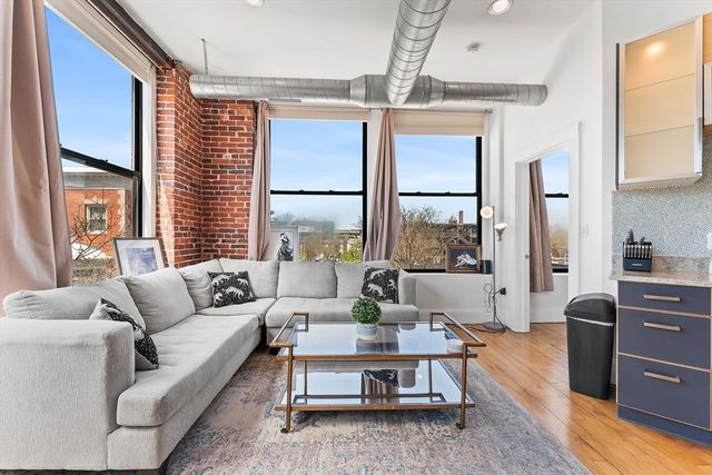 281 Essex St 306, Salem, MA 01970