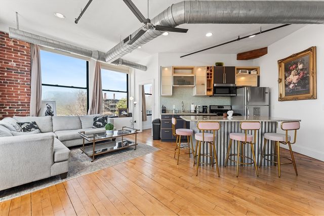281 Essex St 306, Salem, MA 01970