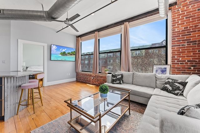 281 Essex St 306, Salem, MA 01970