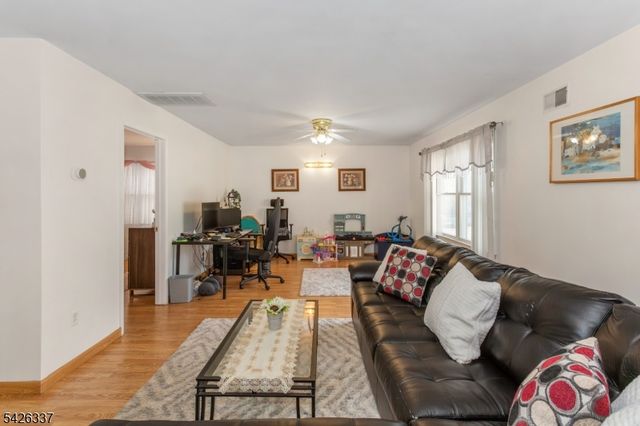 71 Parker Ave, Hawthorne Boro, NJ 07506