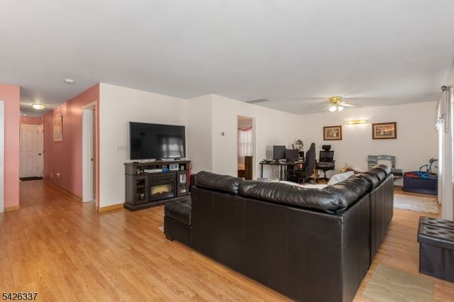 71 Parker Ave, Hawthorne Boro, NJ 07506