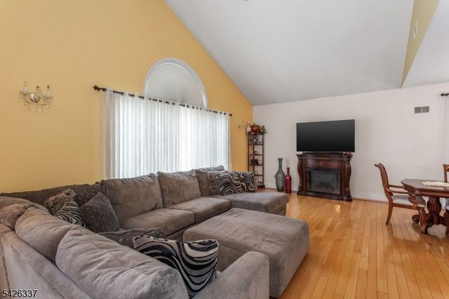 71 Parker Ave, Hawthorne Boro, NJ 07506