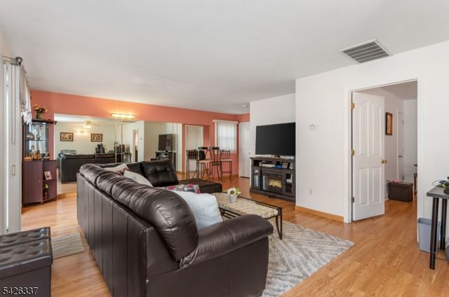 71 Parker Ave, Hawthorne Boro, NJ 07506